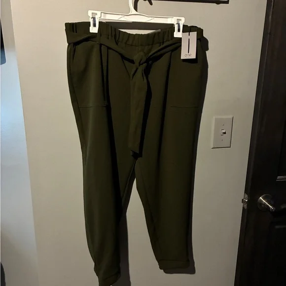 NWT Army Green Joggers - Picture 2 of 6